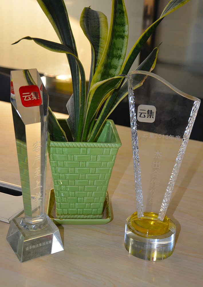 服務(wù)取勝，載譽而歸